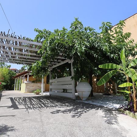 Madlen Apartments Nea Skioni Exterior photo