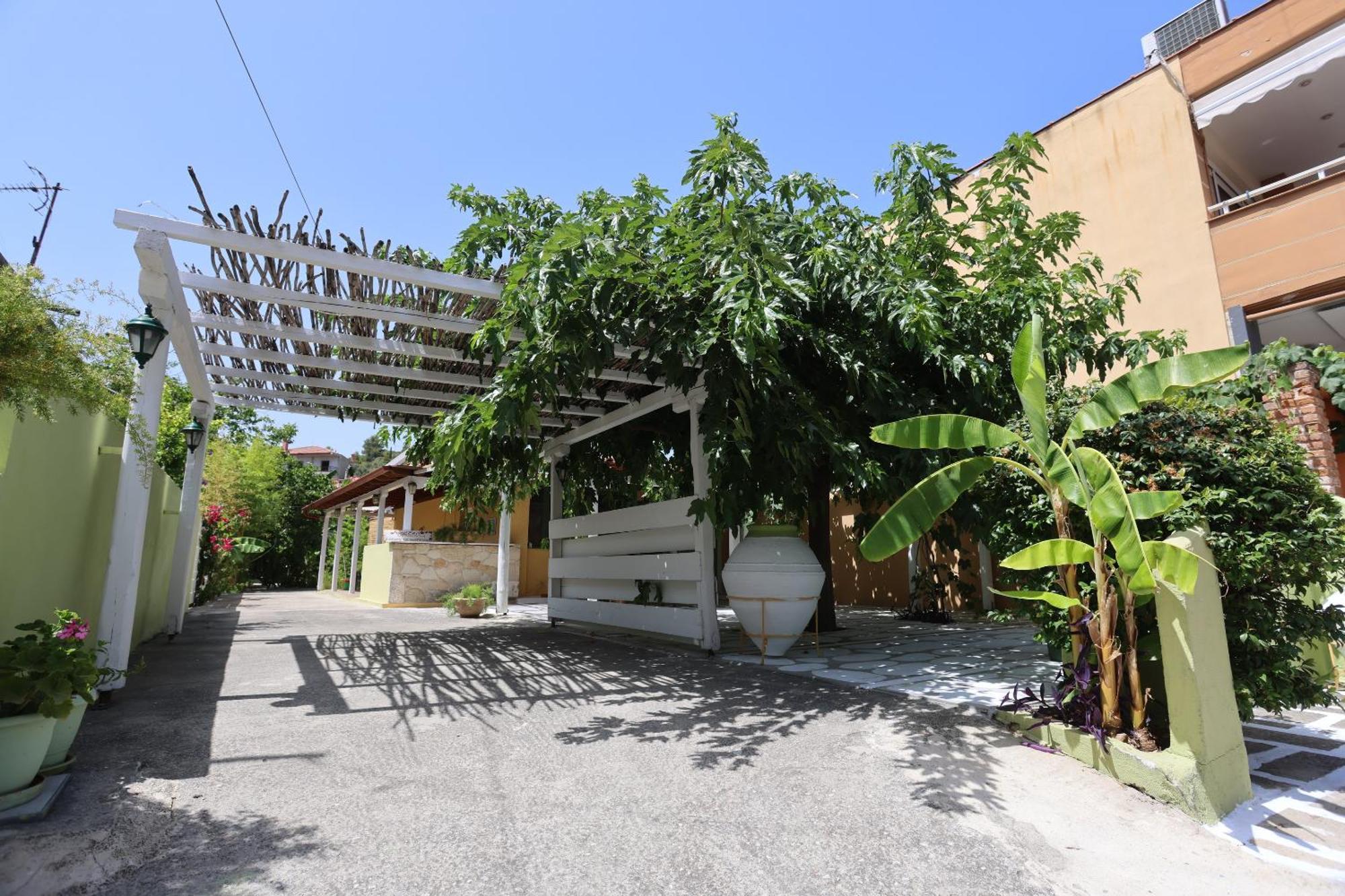 Madlen Apartments Nea Skioni Exterior photo