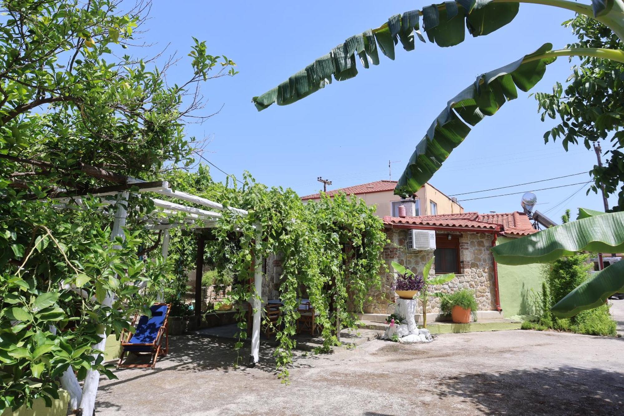 Madlen Apartments Nea Skioni Exterior photo